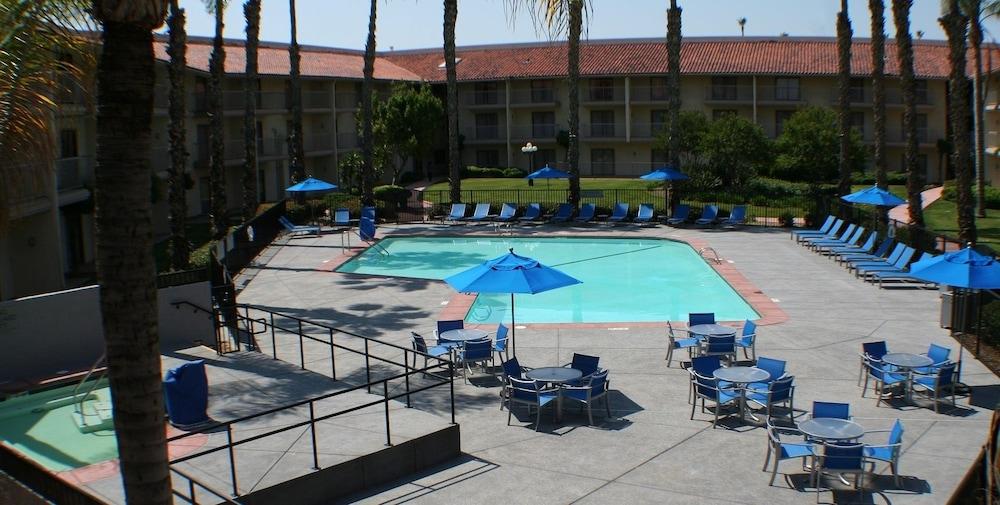 Doubletree By Hilton Bakersfield Hotel Eksteriør billede