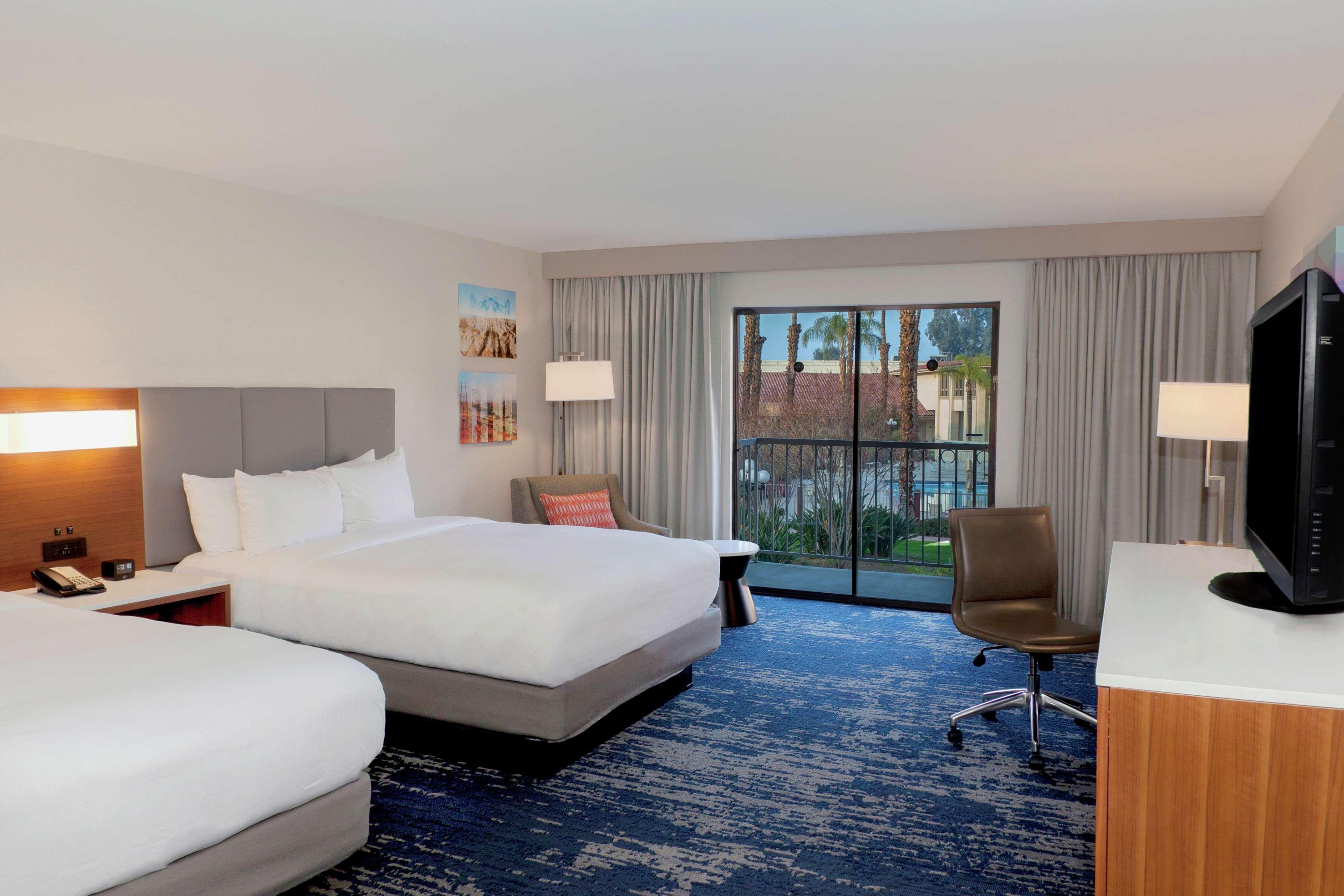 Doubletree By Hilton Bakersfield Hotel Eksteriør billede
