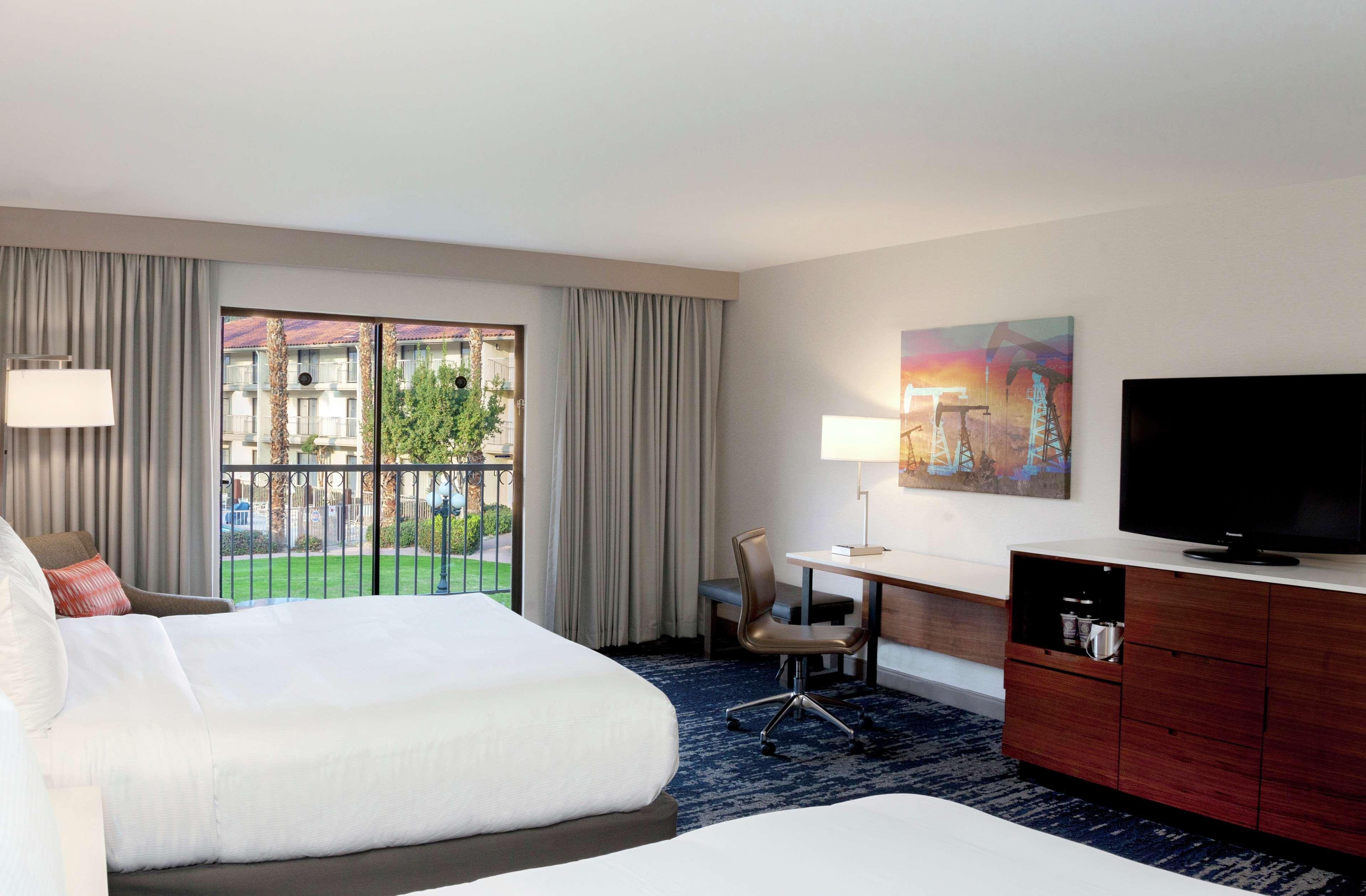 Doubletree By Hilton Bakersfield Hotel Eksteriør billede
