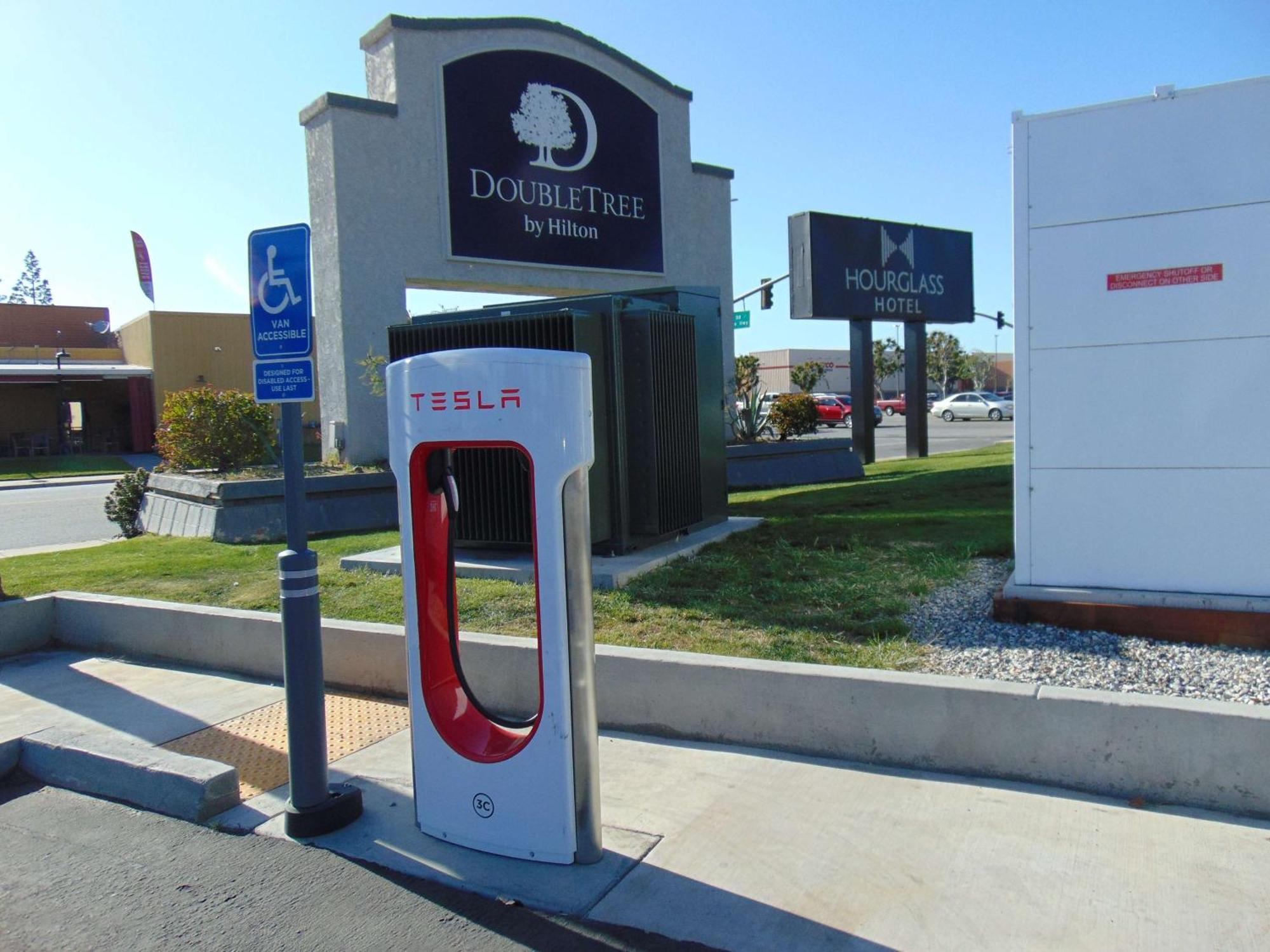 Doubletree By Hilton Bakersfield Hotel Eksteriør billede