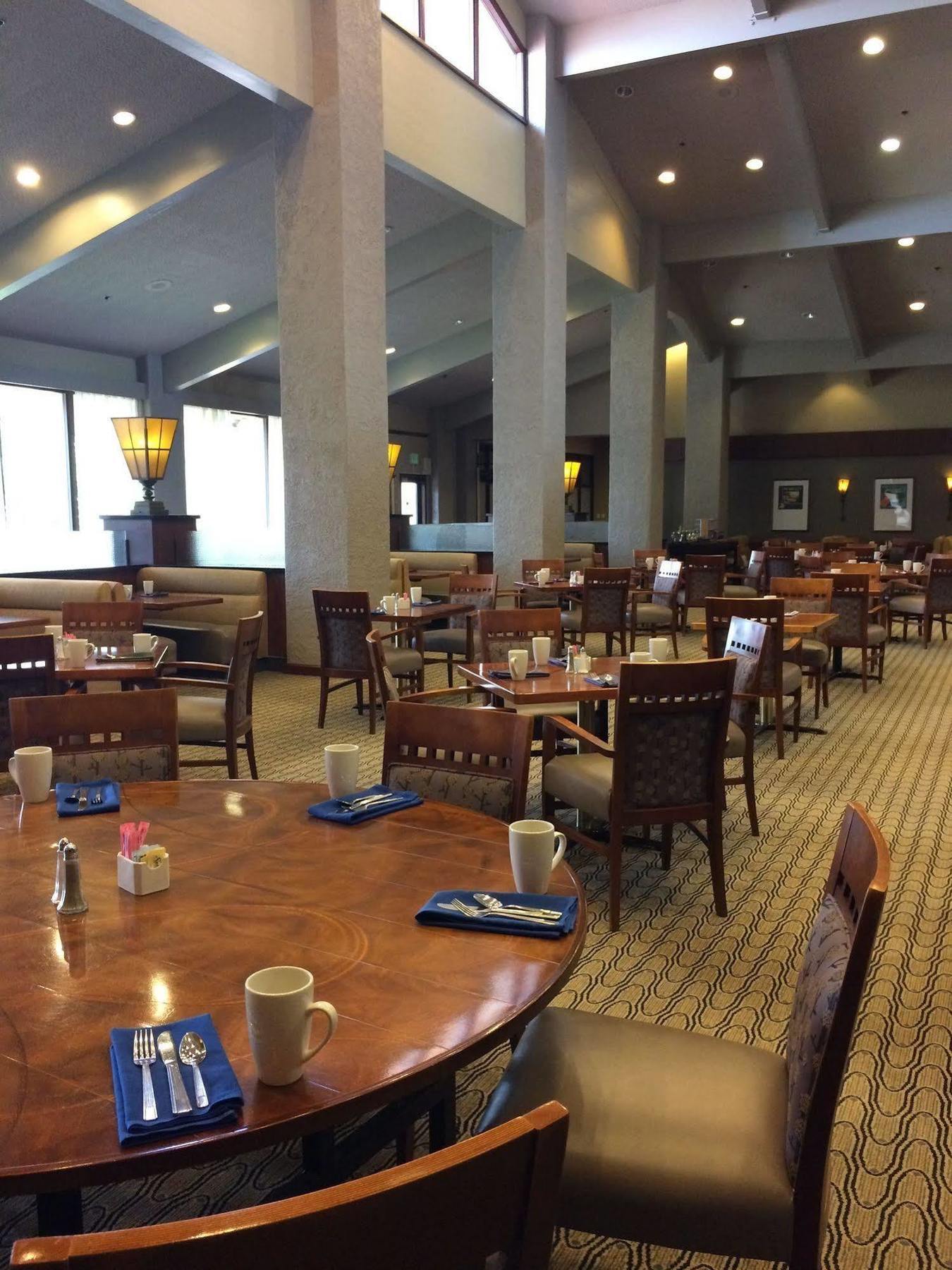 Doubletree By Hilton Bakersfield Hotel Eksteriør billede